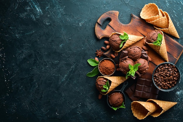 Gelato al cioccolato con cioccolato Vista dall'alto Spazio libero per il testo