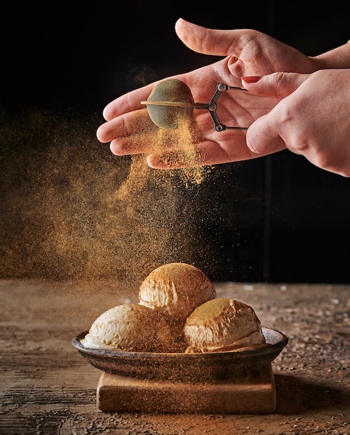 gelato al cioccolato con noci