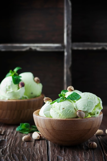 Gelato al pistacchio con menta e noci