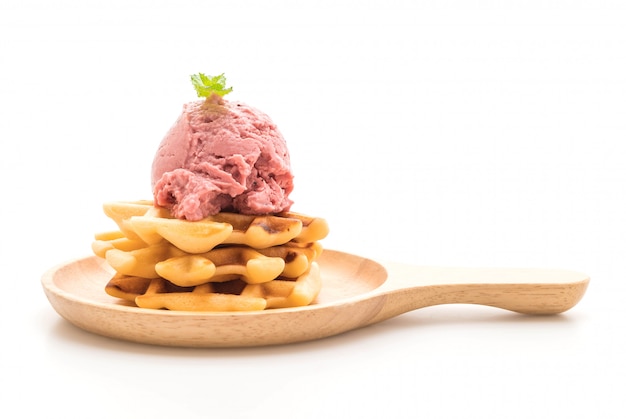 gelato alla fragola con waffle