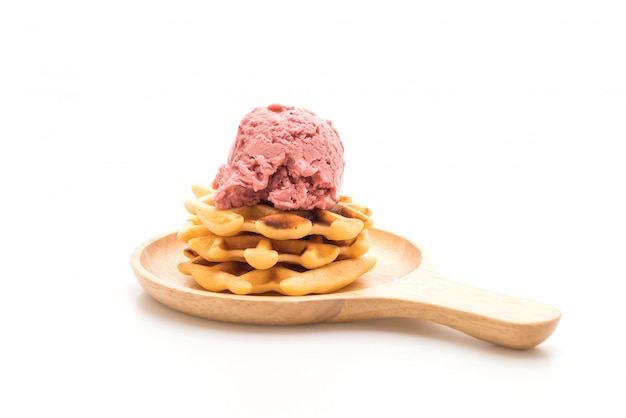 gelato alla fragola con waffle