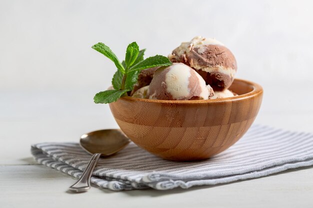 Gelato artigianale al cioccolato e vaniglia