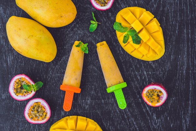 Gelato artigianale di mango e frutto della passione