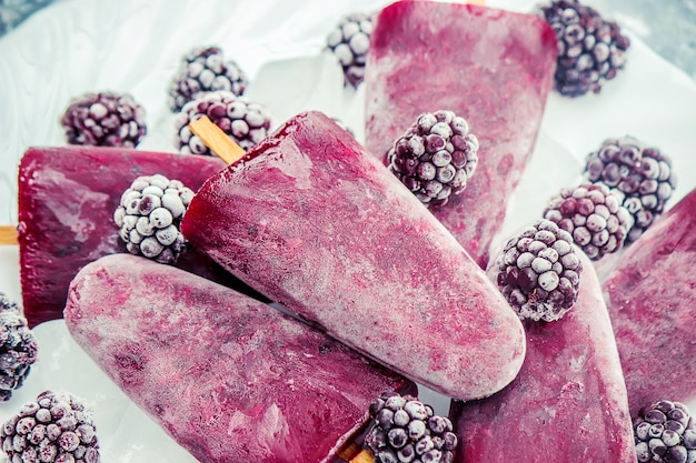 Gelato BlackBerry. messa a fuoco selettiva. cibo e bevande.