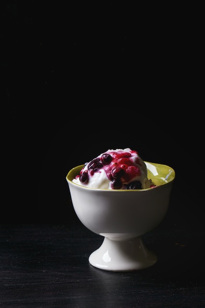 Gelato con frutti di bosco