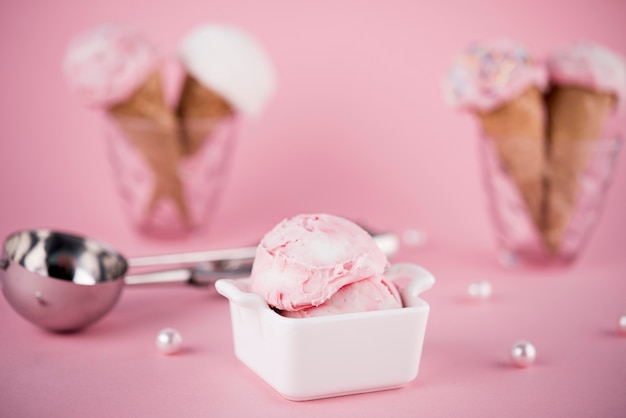 Gelato delizioso primo piano sul tavolo