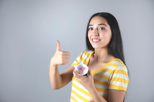 Gelato per le mani da donna