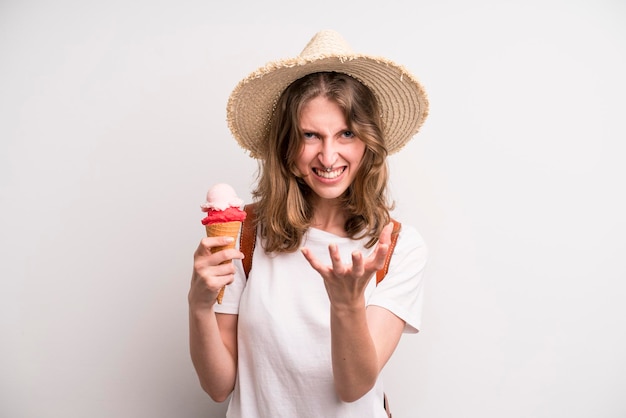 Gelato ragazza adolescente e concetto estivo