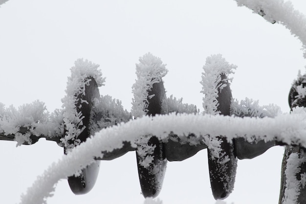 Gelo invernale Industria energetica dell'Ucraina linee elettriche ad alta tensione nel ghiaccio