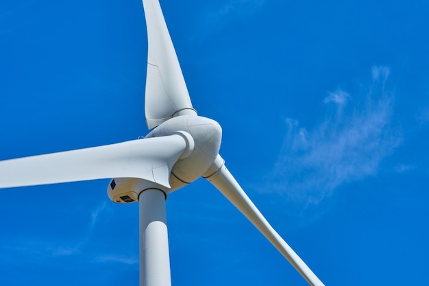 Generatori eolici di elettricità per il concetto di energia e ambiente rinnovabile