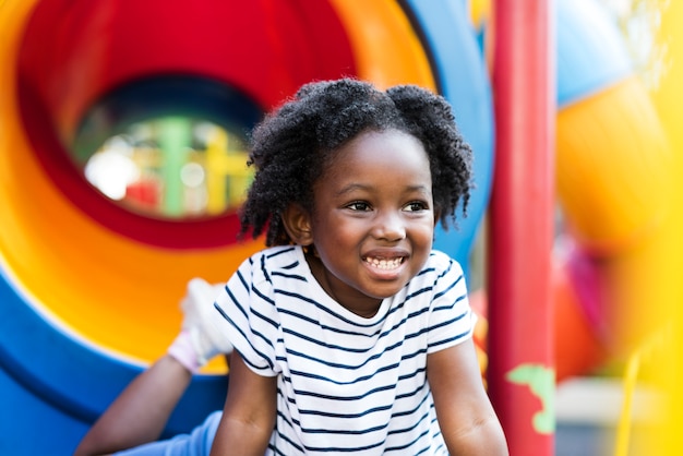 Generazione del bambino del ragazzo della ragazza di origine africana