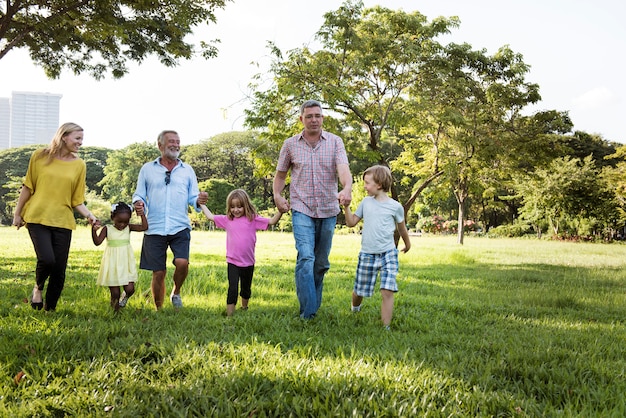 Generazioni della famiglia che Parenting concetto di rilassamento di unità