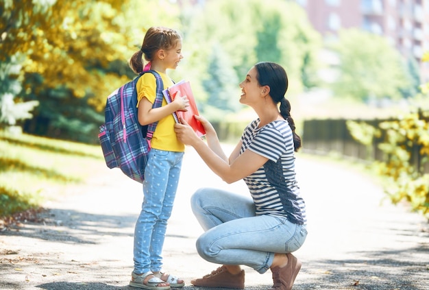 Genitore e allievo vanno a scuola