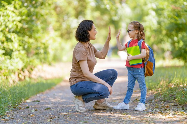 Genitore e allievo vanno a scuola