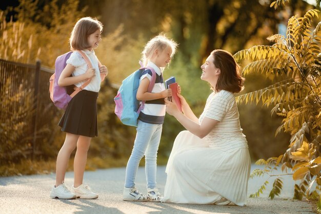 Genitori e alunni vanno a scuola