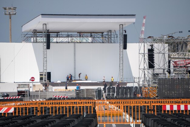 GENOVA, ITALIA - 25 MAGGIO 2017 - Preparazione alla messa di Papa Francesco in Kennedy Place