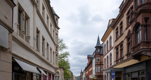 Germania Città di Heidelberg Vecchio edificio tradizionale nella strada principale del centro storico Sotto vista