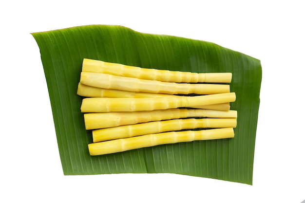 Germoglio di bambù stabilizzato su foglia di banana