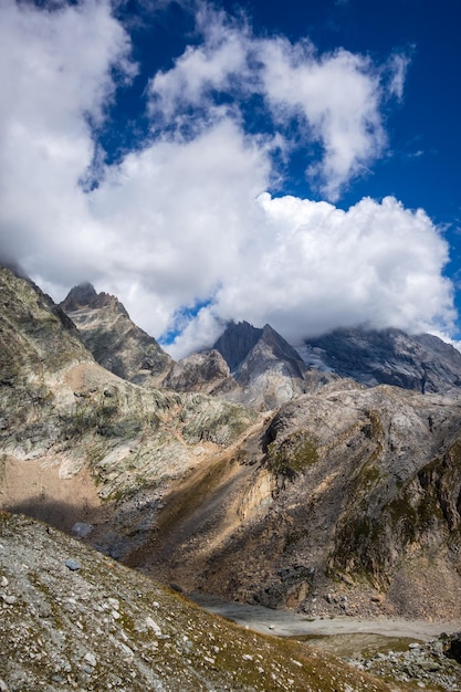 Ghiacciai alpini e paesaggio delle montagne nelle alpi francesi