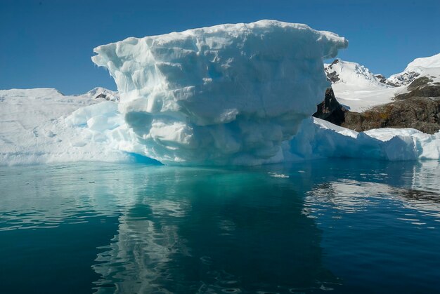 Ghiacciai e montagne della baia di paradiso Penisola antartica Antartica