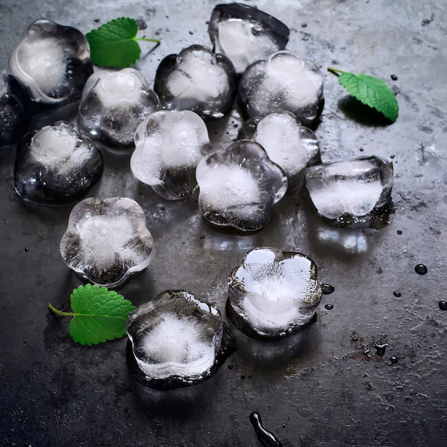 Ghiaccio e foglie di menta