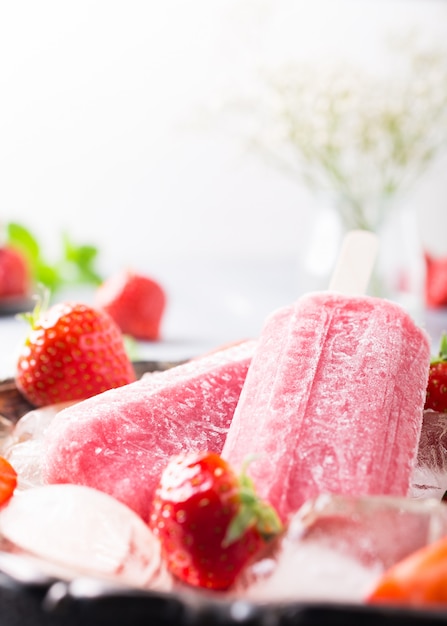 Ghiaccioli alla fragola fatti in casa