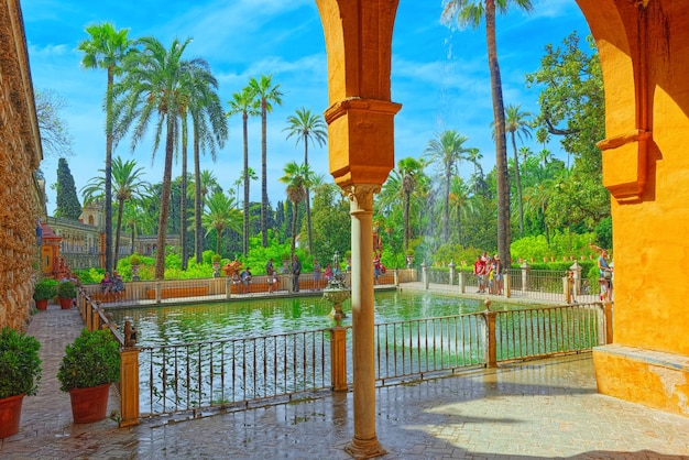 Giardini dell'Alcazar Reale di Siviglia e Galleria della Grotta Galeria