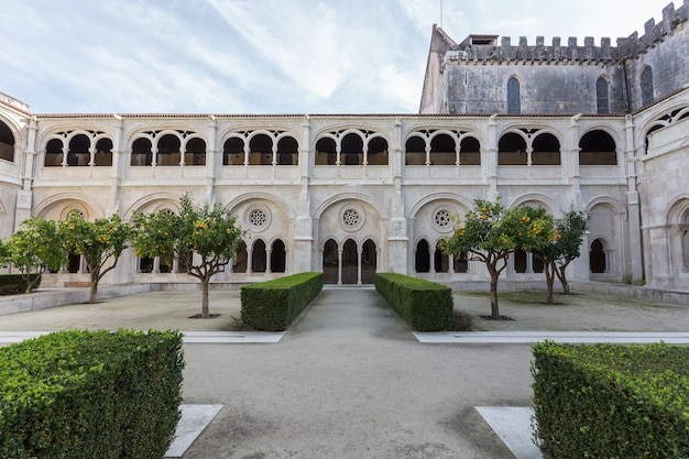 Giardino del cortile interno del monastero Alcobaça