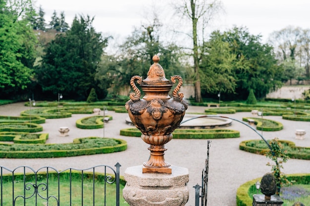 Giardino vicino villa trivulzio italia lago di como