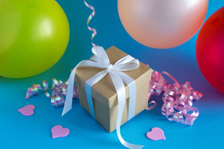 Photo gift with white  bow and colorful balloons