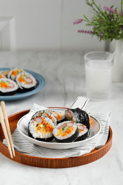 Gimbap Korean Rol Riso con Uova di Verdure e Manzo