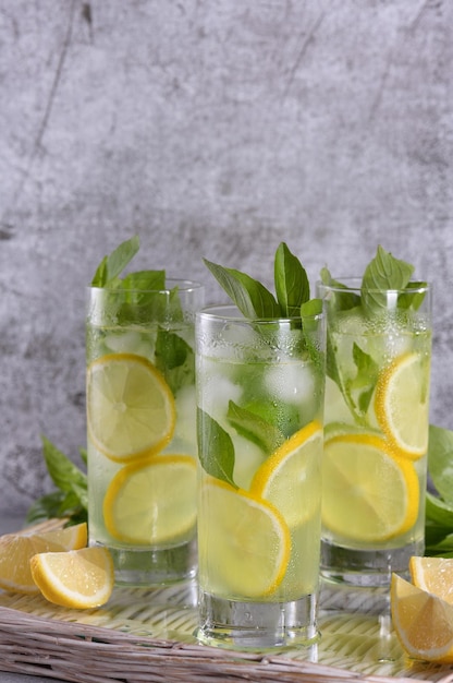 Gin tonic al basilico e limone