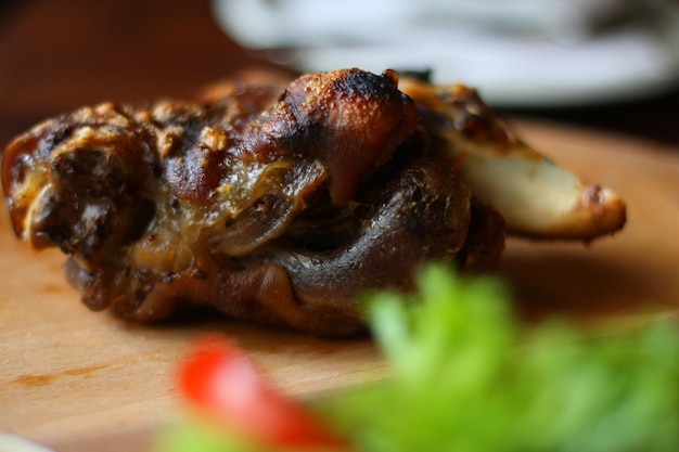 Ginocchio di maiale arrosto in un ristorante ceco