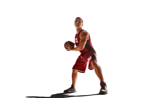 Giocatore di basket in azione al tramonto