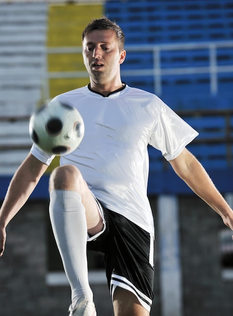 giocatore di calcio in azione