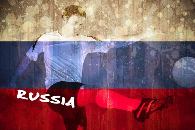 Giocatore di football in rosso che calcia contro la bandiera della russia in effetto grunge