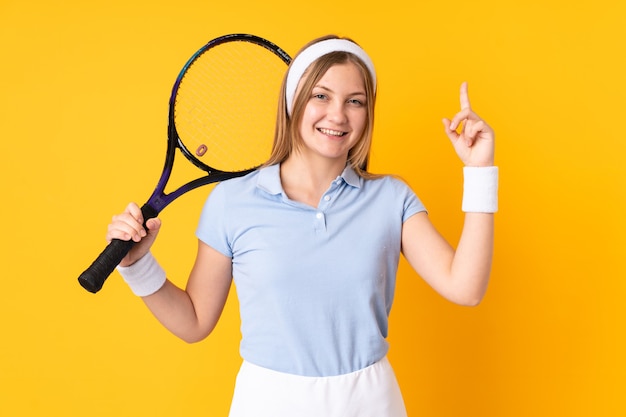 Giocatore di tennis della donna in studio