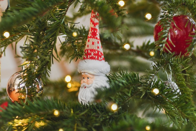 Giocattolo di Natale in ceramica Babbo Natale sull'albero di Natale