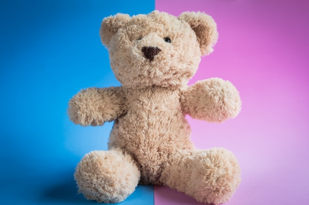 Giocattolo di Teddy Bear da solo con sfondo