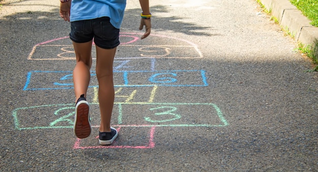 Giochi per bambini di strada nei classici Messa a fuoco selettiva