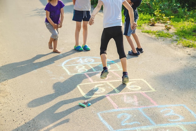 Giochi per bambini di strada nei classici Messa a fuoco selettiva