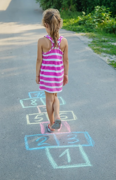 Giochi per bambini nei classici. Messa a fuoco selettiva.