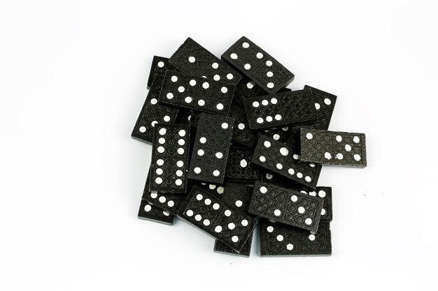 Gioco di domino isolato su sfondo bianco