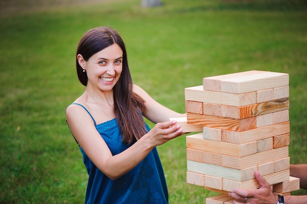 Gioco Giant Outdoor Block. La torre da blocchi di legno.