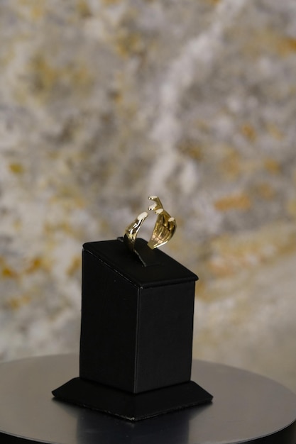 gioielli d'oro e di diamanti di lusso