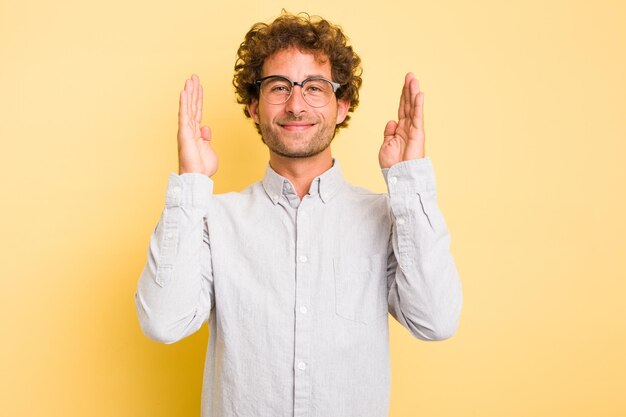 Gioioso ridere molto Concetto di felicità