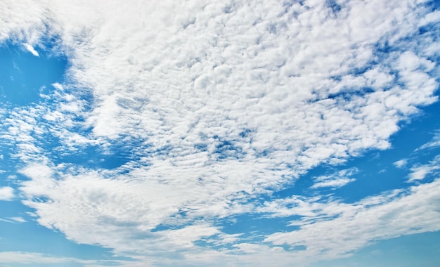 Giornata con cielo nuvoloso. Stagione Meteo