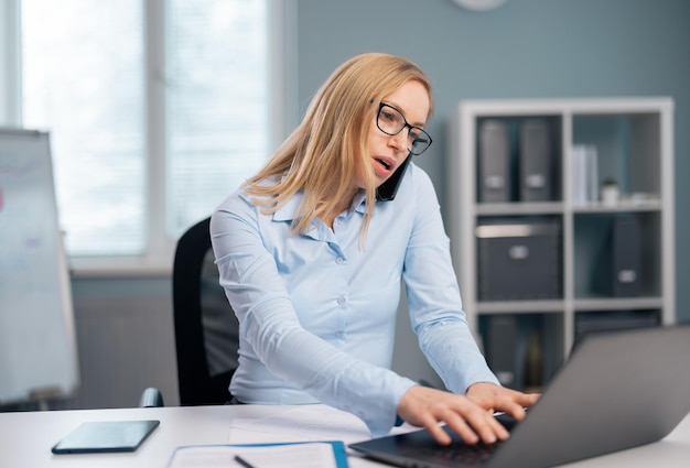 Giornata di lavoro di una donna impegnata