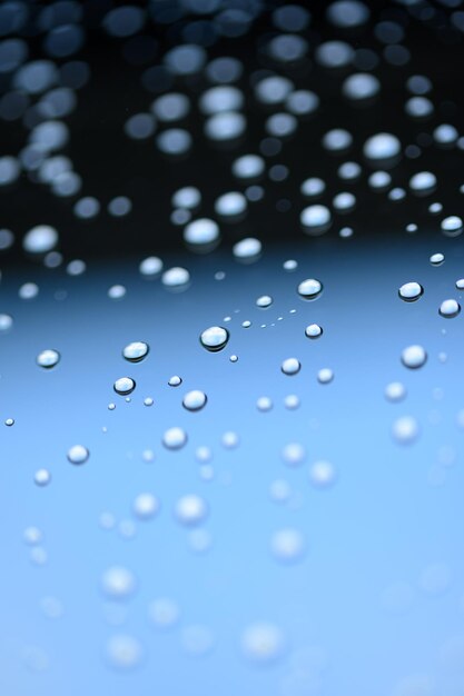 Giorni di pioggia gocce di pioggia sulla superficie delle finestre
