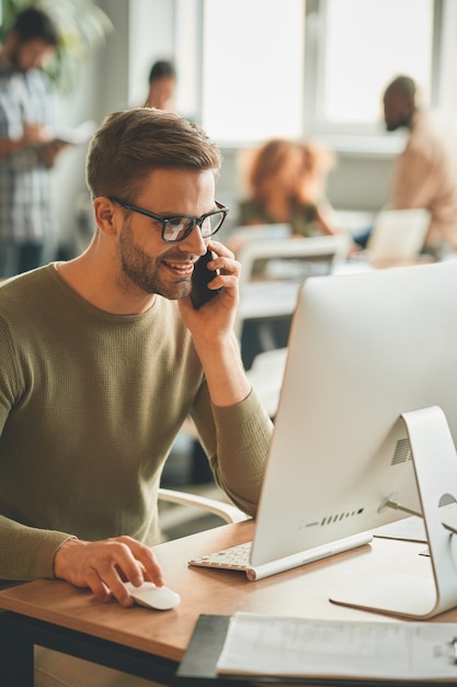 Giorno dalla vita di un operatore di callcenter amichevole